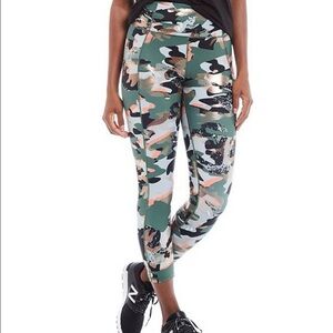 Kinesis NWOT Camo Metallic High Waist 23” Leggings Large Camouflage Activewear